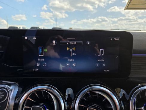 New 2026 Mercedes-Benz GLB 250 image 19