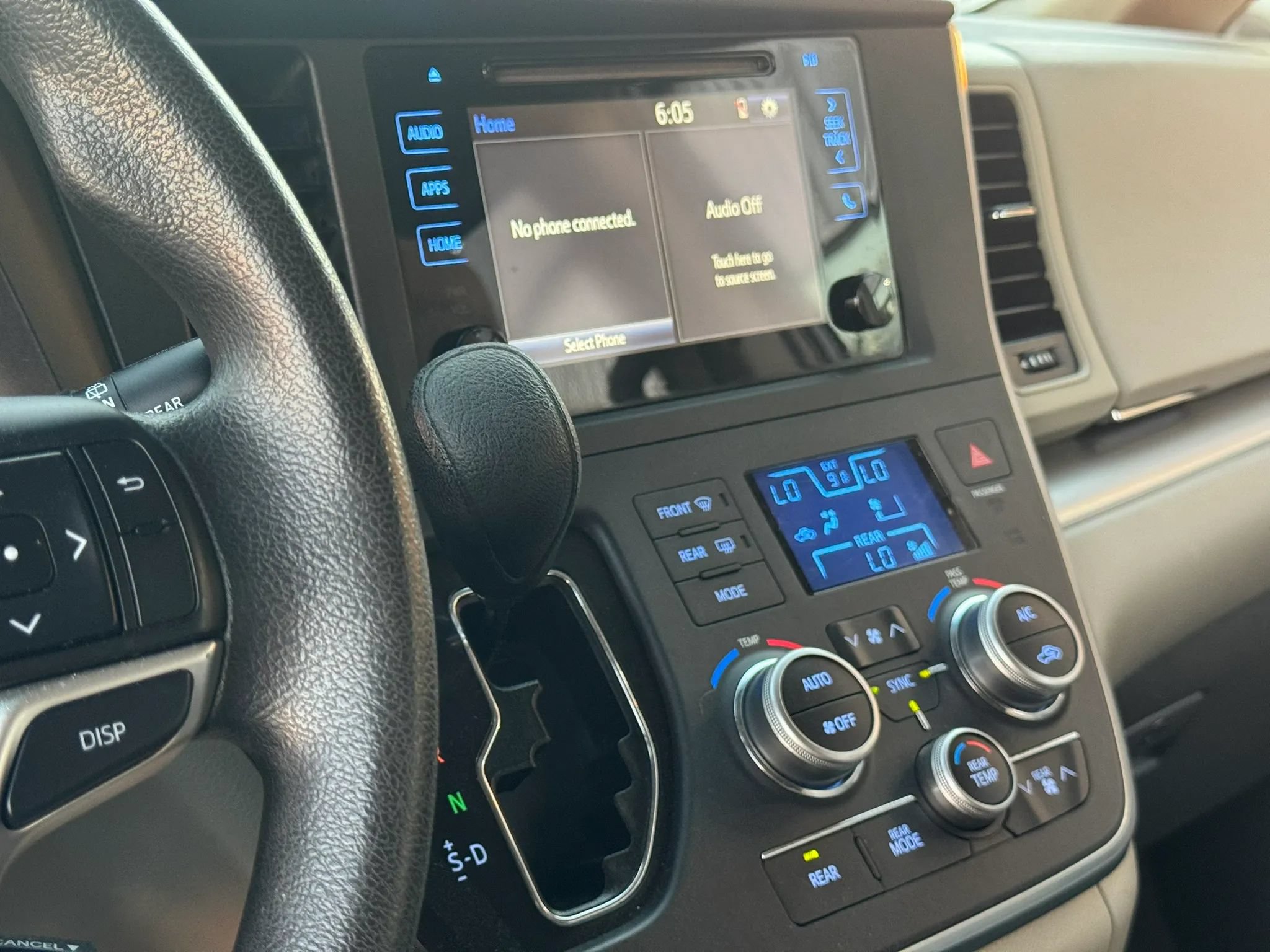 Used 2015 Toyota Sienna LE FWD image 14