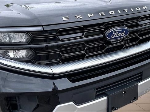 Used 2025 Ford Expedition Max Platinum AWD/4WD image 29