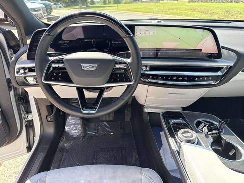 Used 2024 Cadillac Lyriq Sport AWD/4WD image 31