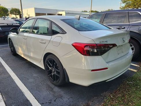 Used 2024 Honda Civic Sport image 2