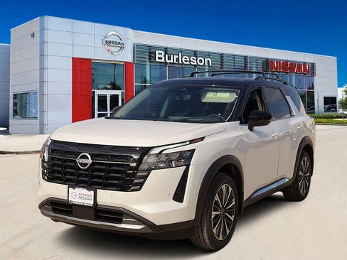 New 2026 Nissan Pathfinder Platinum image 1