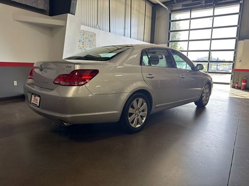 Used 2006 Toyota Avalon XLS image 15