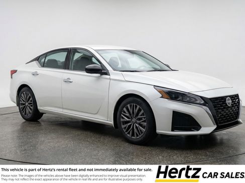 Used 2025 Nissan Altima 2.5 SV image 1