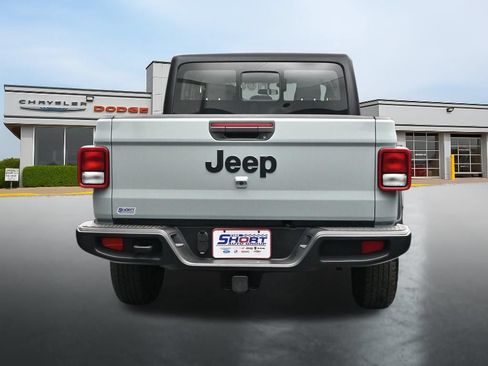 Used 2023 Jeep Gladiator Sport AWD/4WD image 4