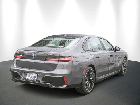 Used 2025 BMW 750e xDrive w/ Premium Package image 6