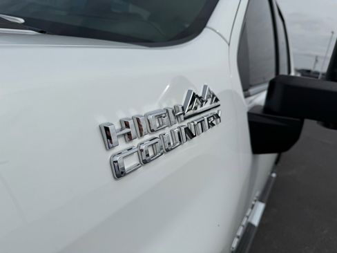 Used 2022 Chevrolet Silverado 2500 High Country w/ Z71 Off-Road Package image 11