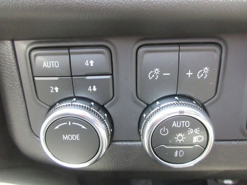 New 2026 GMC Yukon XL Elevation w/ Elevation Premium Package AWD/4WD image 17