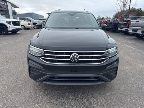 Used 2022 Volkswagen Tiguan SE image 2