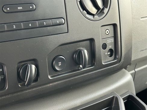 Used 2014 Ford E-250 and Econoline 250 image 22
