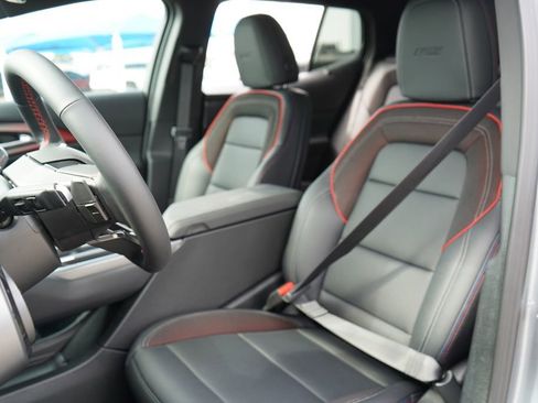 New 2025 Chevrolet Equinox EV RS FWD image 18