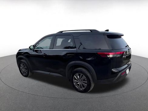 Used 2025 Nissan Pathfinder SV image 10