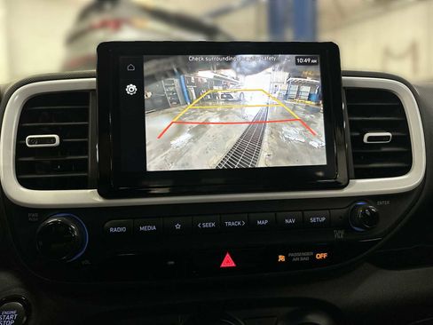 Used 2024 Hyundai Venue Limited image 22