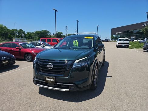 Used 2023 Nissan Pathfinder SL w/ SL Premium Package AWD/4WD image 1