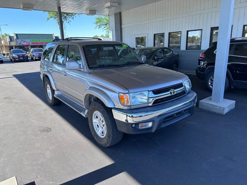 Used 2002 Toyota 4Runner SR5 AWD/4WD image 9