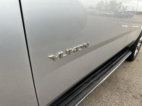 Used 2020 GMC Yukon SLE w/ SLE Value Package image 3