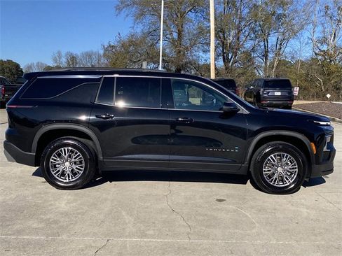 Certified 2025 Chevrolet Traverse LT image 8