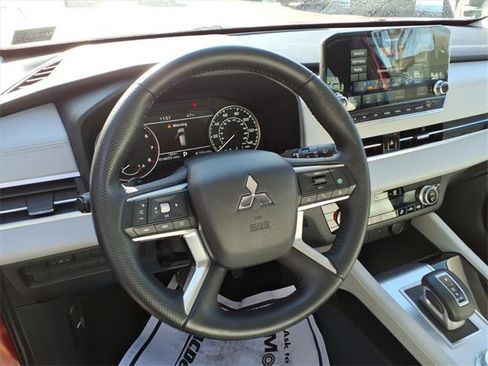 Used 2022 Mitsubishi Outlander SEL image 11