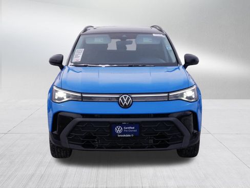 Certified 2025 Volkswagen Taos SE AWD/4WD image 2