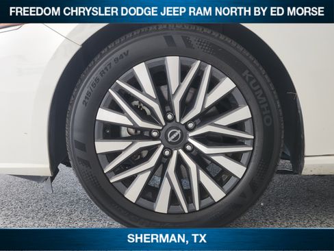 Used 2025 Nissan Altima 2.5 SV FWD image 7