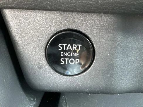 Used 2025 Nissan Rogue SV AWD/4WD image 41