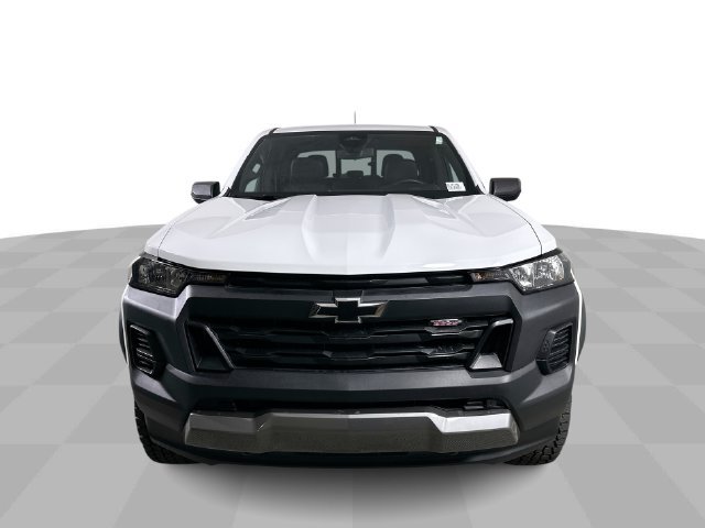 Used 2025 Chevrolet Colorado Trail Boss AWD/4WD image 3