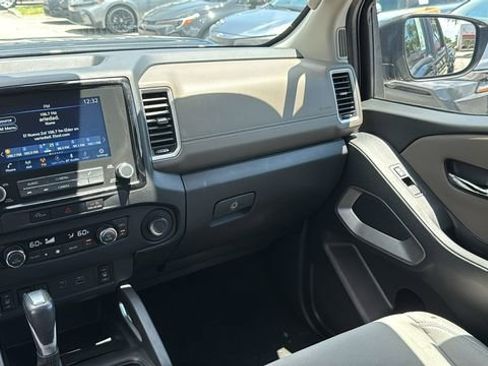 Used 2024 Nissan Frontier SV w/ SV Convenience Package RWD image 15