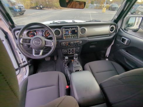 Used 2019 Jeep Wrangler Unlimited Sahara image 14