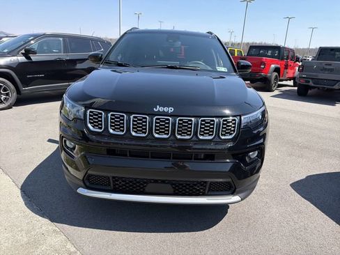 Used 2025 Jeep Compass Limited AWD/4WD image 2