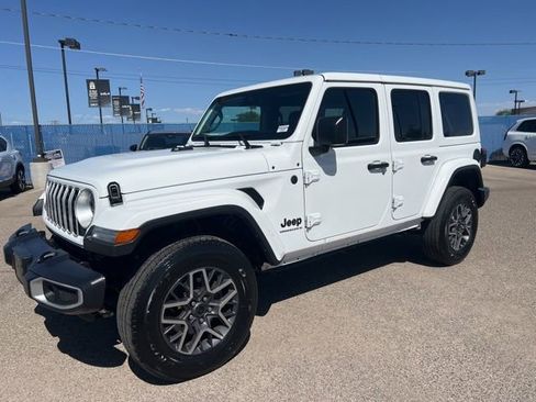 Used 2025 Jeep Wrangler Unlimited Sahara AWD/4WD image 8