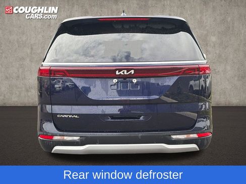 Used 2024 Kia Carnival LX FWD image 7