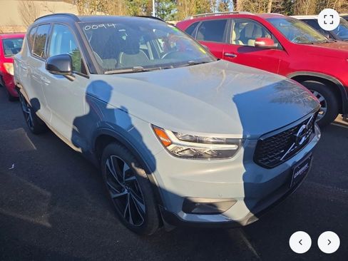 Used 2020 Volvo XC40 T5 R-Design w/ Protection Package Premier image 3