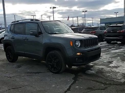 Used 2018 Jeep Renegade Altitude w/ UConnect 8.4 Nav Group image 9