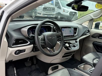 Used 2023 Chrysler Pacifica Touring-L