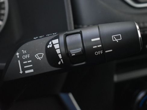 Used 2023 Nissan Rogue SV AWD/4WD image 22