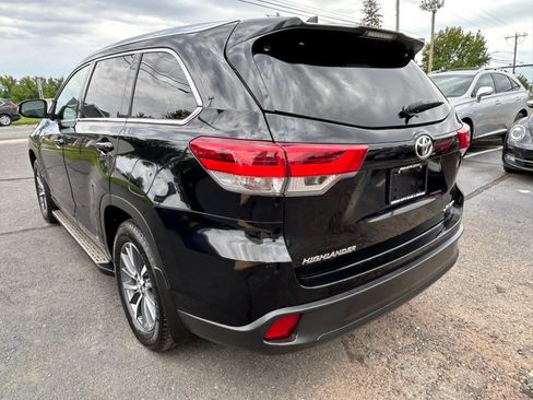 Used 2019 Toyota Highlander XLE AWD/4WD image 7