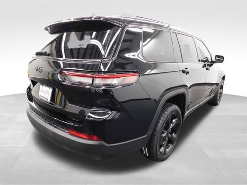 Used 2022 Jeep Grand Cherokee L Laredo image 11