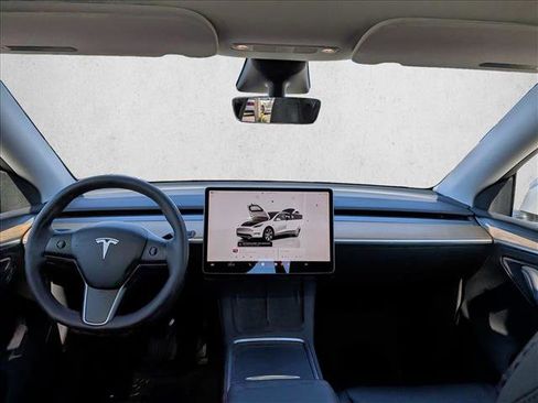 Used 2023 Tesla Model Y Long Range image 16