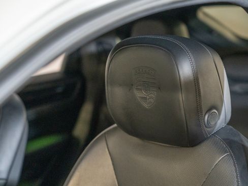 Certified 2021 Porsche Cayenne Coupe AWD/4WD image 24