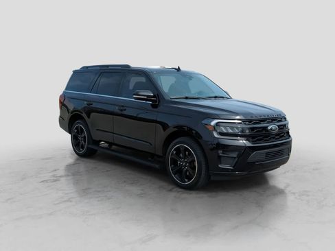 Used 2024 Ford Expedition Limited AWD/4WD image 2