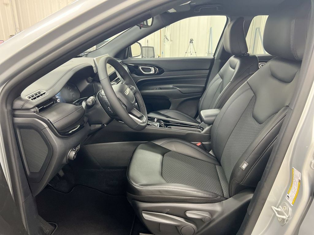 New 2026 Jeep Compass Latitude AWD/4WD image 18