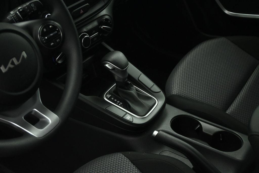 Used 2025 Kia Soul LX w/ LX Technology Package FWD image 51