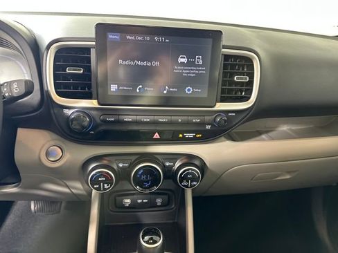 Certified 2024 Hyundai Venue SEL image 21