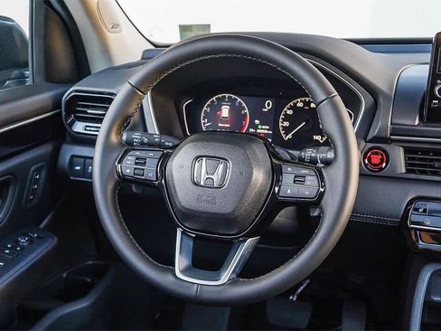 New 2025 Honda Pilot Touring image 18