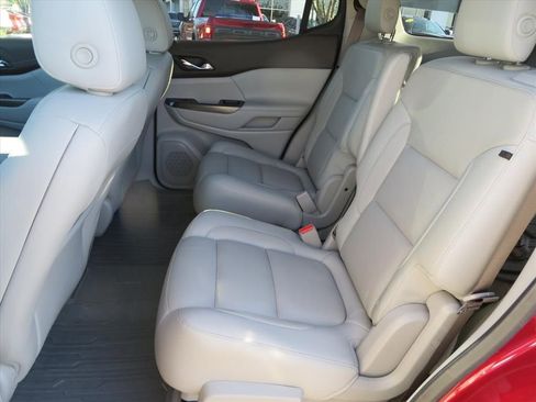 Used 2019 GMC Acadia SLT w/ LPO, Floor Liner Package image 27