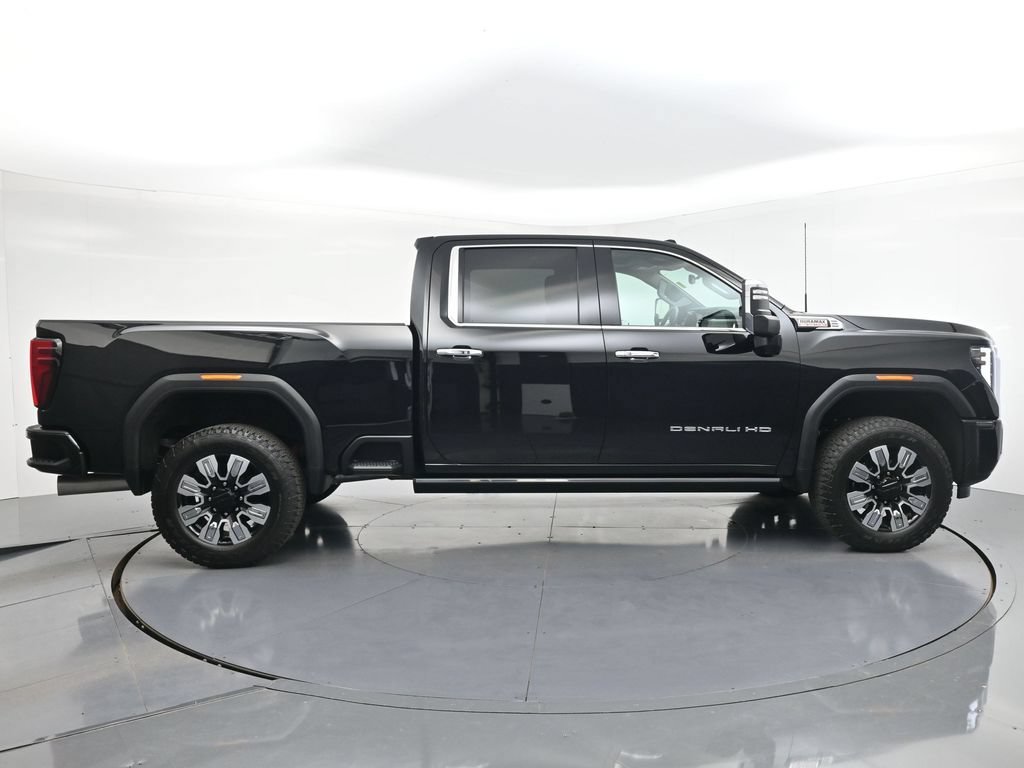 Used 2025 GMC Sierra 2500 Denali w/ Denali Reserve Package AWD/4WD image 6