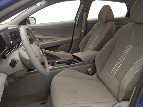 Used 2025 Hyundai Elantra Sport FWD image 17