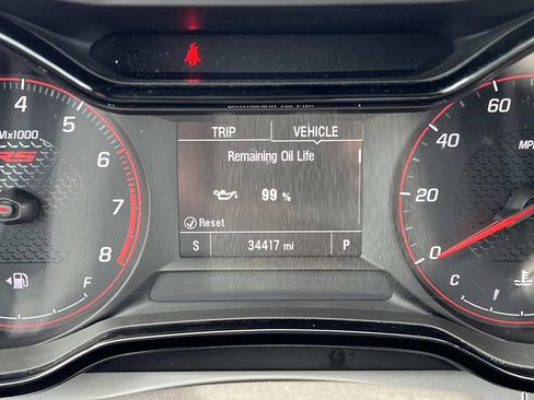 Used 2024 Chevrolet Trax RS w/ Sunroof Package FWD image 17