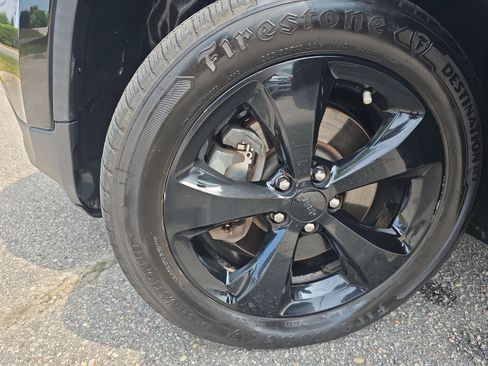 Used 2018 Jeep Cherokee Limited w/ High Altitude Package FWD image 32