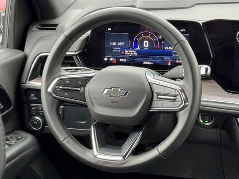 Used 2025 Chevrolet Suburban Z71 image 27